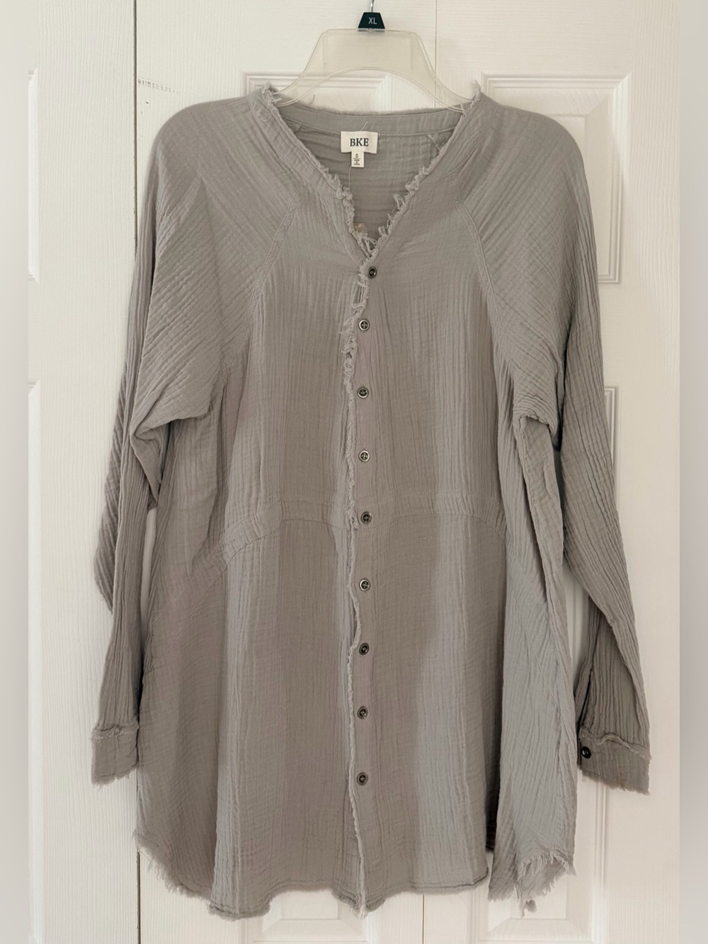 BKE Women’s  Light Gray Button-Front Long-Sleeve Shirt